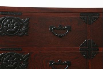 中古　美品　岩谷堂箪笥　深みのある色合いと重厚な金具が美しいサイドボード(和箪笥、収納たんす、整理タンス、サイドチェスト、引き出し)(R-075832)