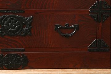 中古　美品　岩谷堂箪笥　深みのある色合いと重厚な金具が美しいサイドボード(和箪笥、収納たんす、整理タンス、サイドチェスト、引き出し)(R-075832)