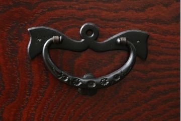中古　美品　岩谷堂箪笥　深みのある色合いと重厚な金具が美しいサイドボード(和箪笥、収納たんす、整理タンス、サイドチェスト、引き出し)(R-075832)