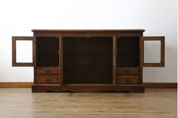 中古　美品　えぞ民芸家具　ステンドグラス入りの扉がアクセントになるサイドボード(収納棚、戸棚、サイドキャビネット、リビングボード)(R-075835)