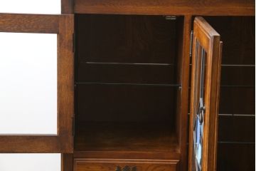 中古　美品　えぞ民芸家具　ステンドグラス入りの扉がアクセントになるサイドボード(収納棚、戸棚、サイドキャビネット、リビングボード)(R-075835)