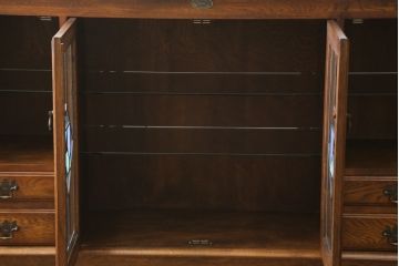 中古　美品　えぞ民芸家具　ステンドグラス入りの扉がアクセントになるサイドボード(収納棚、戸棚、サイドキャビネット、リビングボード)(R-075835)