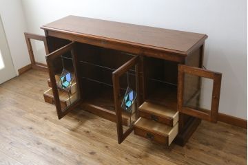 中古　美品　えぞ民芸家具　ステンドグラス入りの扉がアクセントになるサイドボード(収納棚、戸棚、サイドキャビネット、リビングボード)(R-075835)