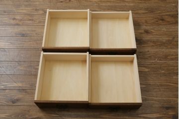 中古　美品　えぞ民芸家具　ステンドグラス入りの扉がアクセントになるサイドボード(収納棚、戸棚、サイドキャビネット、リビングボード)(R-075835)