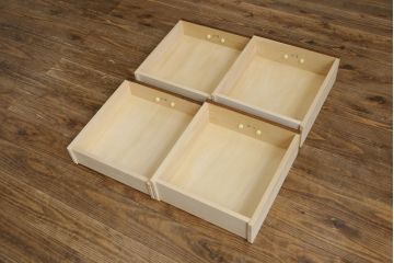 中古　美品　えぞ民芸家具　ステンドグラス入りの扉がアクセントになるサイドボード(収納棚、戸棚、サイドキャビネット、リビングボード)(R-075835)