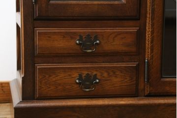 中古　美品　えぞ民芸家具　ステンドグラス入りの扉がアクセントになるサイドボード(収納棚、戸棚、サイドキャビネット、リビングボード)(R-075835)