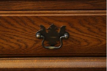 中古　美品　えぞ民芸家具　ステンドグラス入りの扉がアクセントになるサイドボード(収納棚、戸棚、サイドキャビネット、リビングボード)(R-075835)