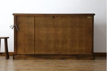 中古　美品　えぞ民芸家具　ステンドグラス入りの扉がアクセントになるサイドボード(収納棚、戸棚、サイドキャビネット、リビングボード)(R-075835)