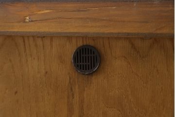 中古　美品　えぞ民芸家具　ステンドグラス入りの扉がアクセントになるサイドボード(収納棚、戸棚、サイドキャビネット、リビングボード)(R-075835)