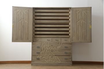 中古　美品!!　会津松本(會津松本)　東西館　桂鳳作　ダイナミックな彫刻入りの総桐箪笥(並厚、総桐たんす、着物箪笥、衣装箪笥、整理タンス、収納たんす、和箪笥、引き出し)(定価約170万円)(R-075836)
