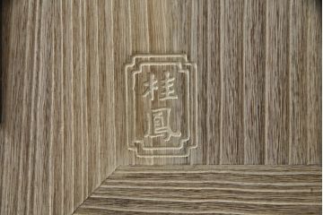 中古　美品!!　会津松本(會津松本)　東西館　桂鳳作　ダイナミックな彫刻入りの総桐箪笥(並厚、総桐たんす、着物箪笥、衣装箪笥、整理タンス、収納たんす、和箪笥、引き出し)(定価約170万円)(R-075836)