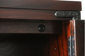 中古　美品　岩谷堂箪笥　シックな佇まいが魅力的なキャビネット(飾り棚、収納棚、戸棚)(R-075837)