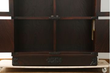 中古　美品　岩谷堂箪笥　シックな佇まいが魅力的なキャビネット(飾り棚、収納棚、戸棚)(R-075837)