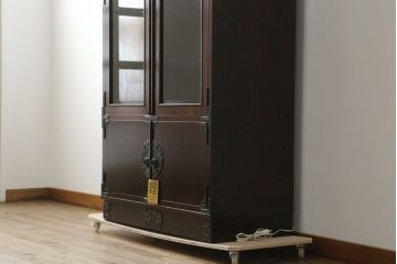 中古　美品　岩谷堂箪笥　シックな佇まいが魅力的なキャビネット(飾り棚、収納棚、戸棚)(R-075837)