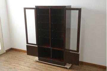 中古　美品　岩谷堂箪笥　シックな佇まいが魅力的なキャビネット(飾り棚、収納棚、戸棚)(R-075837)