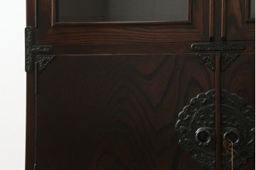 中古　美品　岩谷堂箪笥　シックな佇まいが魅力的なキャビネット(飾り棚、収納棚、戸棚)(R-075837)