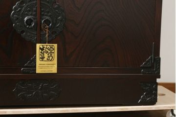中古　美品　岩谷堂箪笥　シックな佇まいが魅力的なキャビネット(飾り棚、収納棚、戸棚)(R-075837)
