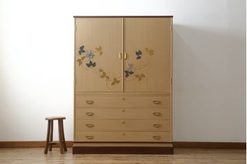 中古　高級品!!　蒔絵入り　上品な佇まいで和の空間を引き立てる総桐箪笥(並厚、総桐たんす、衣装箪笥、着物箪笥、収納タンス、和タンス、引き出し)(定価約230万円)(R-075838)