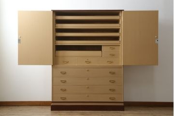 中古　高級品!!　蒔絵入り　上品な佇まいで和の空間を引き立てる総桐箪笥(並厚、総桐たんす、衣装箪笥、着物箪笥、収納タンス、和タンス、引き出し)(定価約230万円)(R-075838)