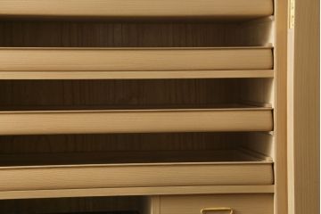 中古　高級品!!　蒔絵入り　上品な佇まいで和の空間を引き立てる総桐箪笥(並厚、総桐たんす、衣装箪笥、着物箪笥、収納タンス、和タンス、引き出し)(定価約230万円)(R-075838)