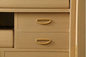 中古　高級品!!　蒔絵入り　上品な佇まいで和の空間を引き立てる総桐箪笥(並厚、総桐たんす、衣装箪笥、着物箪笥、収納タンス、和タンス、引き出し)(定価約230万円)(R-075838)