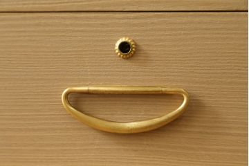 中古　高級品!!　蒔絵入り　上品な佇まいで和の空間を引き立てる総桐箪笥(並厚、総桐たんす、衣装箪笥、着物箪笥、収納タンス、和タンス、引き出し)(定価約230万円)(R-075838)