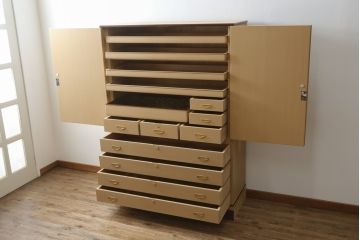 中古　高級品!!　蒔絵入り　上品な佇まいで和の空間を引き立てる総桐箪笥(並厚、総桐たんす、衣装箪笥、着物箪笥、収納タンス、和タンス、引き出し)(定価約230万円)(R-075838)