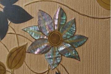 中古　高級品!!　蒔絵入り　上品な佇まいで和の空間を引き立てる総桐箪笥(並厚、総桐たんす、衣装箪笥、着物箪笥、収納タンス、和タンス、引き出し)(定価約230万円)(R-075838)