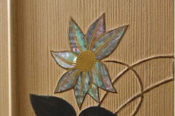 中古　高級品!!　蒔絵入り　上品な佇まいで和の空間を引き立てる総桐箪笥(並厚、総桐たんす、衣装箪笥、着物箪笥、収納タンス、和タンス、引き出し)(定価約230万円)(R-075838)