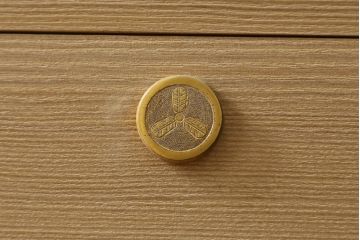 中古　高級品!!　蒔絵入り　上品な佇まいで和の空間を引き立てる総桐箪笥(並厚、総桐たんす、衣装箪笥、着物箪笥、収納タンス、和タンス、引き出し)(定価約230万円)(R-075838)