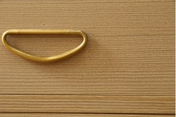 中古　高級品!!　蒔絵入り　上品な佇まいで和の空間を引き立てる総桐箪笥(並厚、総桐たんす、衣装箪笥、着物箪笥、収納タンス、和タンス、引き出し)(定価約230万円)(R-075838)