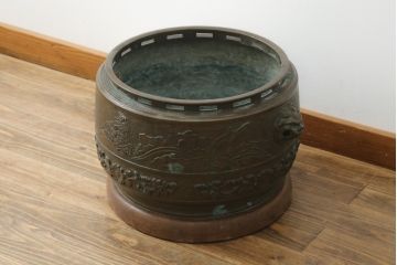 昭和初期　上手物　御鋳物師 塩原　約25kg　細やかな意匠が施された存在感のある古銅火鉢(手あぶり、鉢カバー)(R-075839)