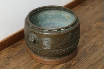 昭和初期　上手物　御鋳物師 塩原　約25kg　細やかな意匠が施された存在感のある古銅火鉢(手あぶり、鉢カバー)(R-075839)
