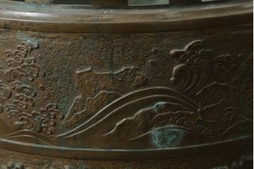 昭和初期　上手物　御鋳物師 塩原　約25kg　細やかな意匠が施された存在感のある古銅火鉢(手あぶり、鉢カバー)(R-075839)