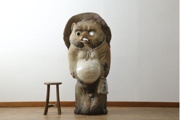 時代物　信楽焼　特大144cm　素朴な質感が味わい深い狸の置物(たぬき、タヌキ、オブジェ)(R-075842)