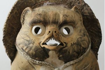 時代物　信楽焼　特大144cm　素朴な質感が味わい深い狸の置物(たぬき、タヌキ、オブジェ)(R-075842)