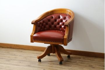 中古　美品　希少モデル　横浜クラシック家具　ダニエル(daniel)　本革(レザー)　クラシカルで高級感漂うデザインが魅力の回転デスクチェア(1P、1人掛け、アームチェア、回転イス)(定価約60万円)(R-075844)