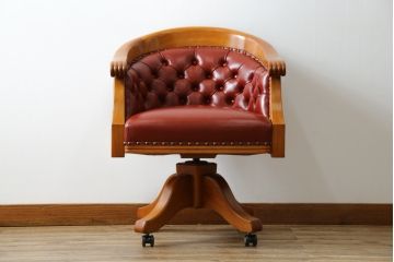 中古　美品　希少モデル　横浜クラシック家具　ダニエル(daniel)　本革(レザー)　クラシカルで高級感漂うデザインが魅力の回転デスクチェア(1P、1人掛け、アームチェア、回転イス)(定価約60万円)(R-075844)