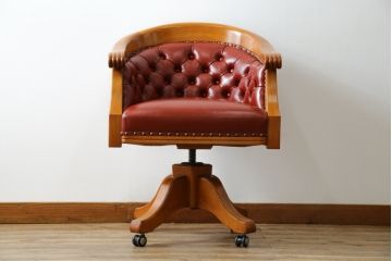 中古　美品　希少モデル　横浜クラシック家具　ダニエル(daniel)　本革(レザー)　クラシカルで高級感漂うデザインが魅力の回転デスクチェア(1P、1人掛け、アームチェア、回転イス)(定価約60万円)(R-075844)