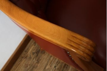 中古　美品　希少モデル　横浜クラシック家具　ダニエル(daniel)　本革(レザー)　クラシカルで高級感漂うデザインが魅力の回転デスクチェア(1P、1人掛け、アームチェア、回転イス)(定価約60万円)(R-075844)