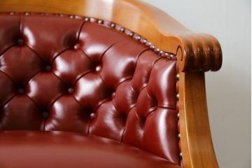 中古　美品　希少モデル　横浜クラシック家具　ダニエル(daniel)　本革(レザー)　クラシカルで高級感漂うデザインが魅力の回転デスクチェア(1P、1人掛け、アームチェア、回転イス)(定価約60万円)(R-075844)
