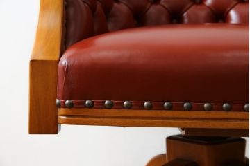 中古　美品　希少モデル　横浜クラシック家具　ダニエル(daniel)　本革(レザー)　クラシカルで高級感漂うデザインが魅力の回転デスクチェア(1P、1人掛け、アームチェア、回転イス)(定価約60万円)(R-075844)