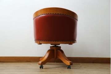 中古　美品　希少モデル　横浜クラシック家具　ダニエル(daniel)　本革(レザー)　クラシカルで高級感漂うデザインが魅力の回転デスクチェア(1P、1人掛け、アームチェア、回転イス)(定価約60万円)(R-075844)