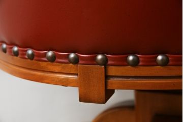 中古　美品　希少モデル　横浜クラシック家具　ダニエル(daniel)　本革(レザー)　クラシカルで高級感漂うデザインが魅力の回転デスクチェア(1P、1人掛け、アームチェア、回転イス)(定価約60万円)(R-075844)