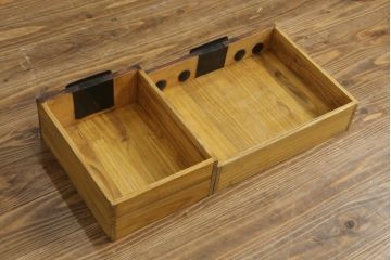 和製ビンテージ　民芸家具　観音開き　堅牢な金具が存在感を際立たせる金庫箪笥(帳場箪笥、観音箪笥、和たんす、和タンス、小物収納、収納箪笥、整理箪笥、引き出し、ヴィンテージ)(R-075847)