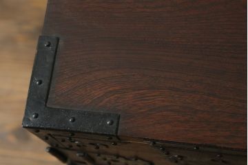 和製ビンテージ　民芸家具　観音開き　堅牢な金具が存在感を際立たせる金庫箪笥(帳場箪笥、観音箪笥、和たんす、和タンス、小物収納、収納箪笥、整理箪笥、引き出し、ヴィンテージ)(R-075847)