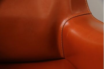 中古　Cassina(カッシーナ)　413　CAB(キャブ)　MARIO BELLINI(マリオベリーニ)　本革(レザー)　シンプルモダンな空間づくりに活躍するアームチェア(ダイニングチェア、椅子、イス)(定価約41万8千円)(R-075848)