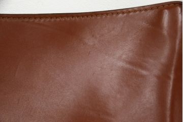 中古　Cassina(カッシーナ)　413　CAB(キャブ)　MARIO BELLINI(マリオベリーニ)　本革(レザー)　シンプルモダンな空間づくりに活躍するアームチェア(ダイニングチェア、椅子、イス)(定価約41万8千円)(R-075848)