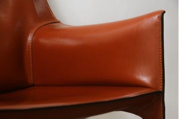 中古　Cassina(カッシーナ)　413　CAB(キャブ)　MARIO BELLINI(マリオベリーニ)　本革(レザー)　シンプルモダンな空間づくりに活躍するアームチェア(ダイニングチェア、椅子、イス)(定価約41万8千円)(R-075848)