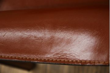 中古　Cassina(カッシーナ)　413　CAB(キャブ)　MARIO BELLINI(マリオベリーニ)　本革(レザー)　シンプルモダンな空間づくりに活躍するアームチェア(ダイニングチェア、椅子、イス)(定価約41万8千円)(R-075848)